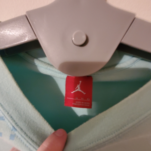 Unreleased Jordan ragged symbol shirt! - Picture 3 of 7